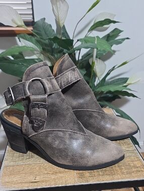 Sbicca New Scorpi Leather Western-inspired ankle boots in charcoal Womens 8